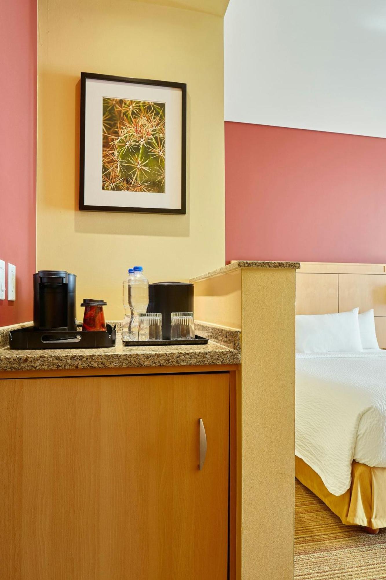 Courtyard By Marriott Leon At The Poliforum Εξωτερικό φωτογραφία