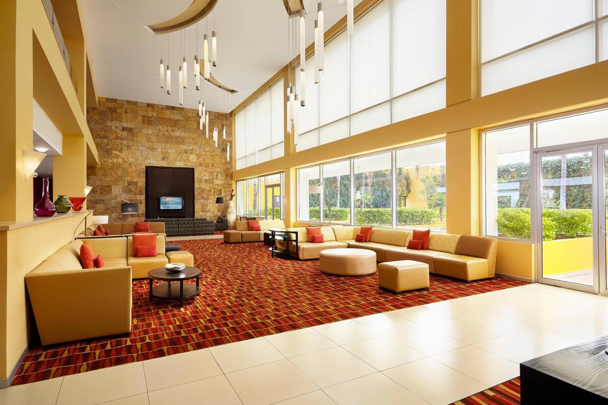 Courtyard By Marriott Leon At The Poliforum Εξωτερικό φωτογραφία